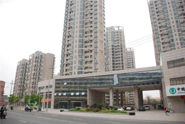 南昌市青云明珠小區(qū)面積18萬方（小區(qū)），2017年榮獲南昌市示范小區(qū)榮